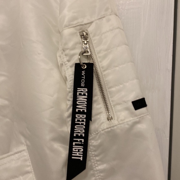 Mens light weight jacket with lining . - Picture 3 of 7